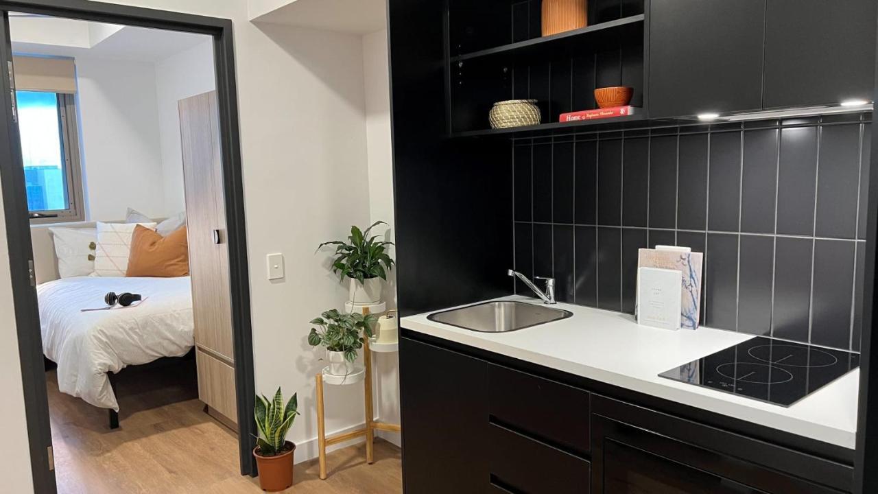 Switch Living In The Centre Of Adelaide Apartment Exterior photo
