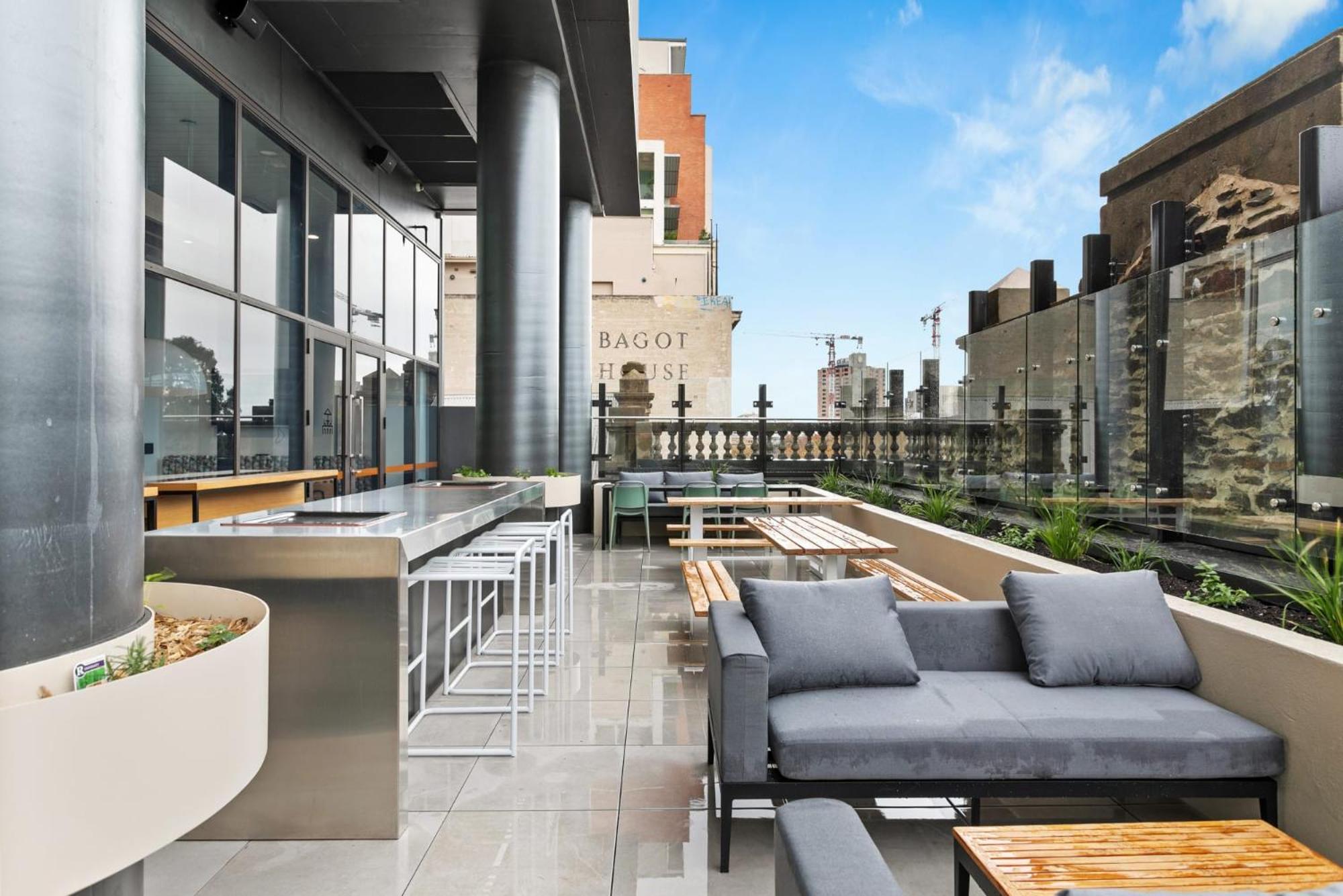 Switch Living In The Centre Of Adelaide Apartment Exterior photo